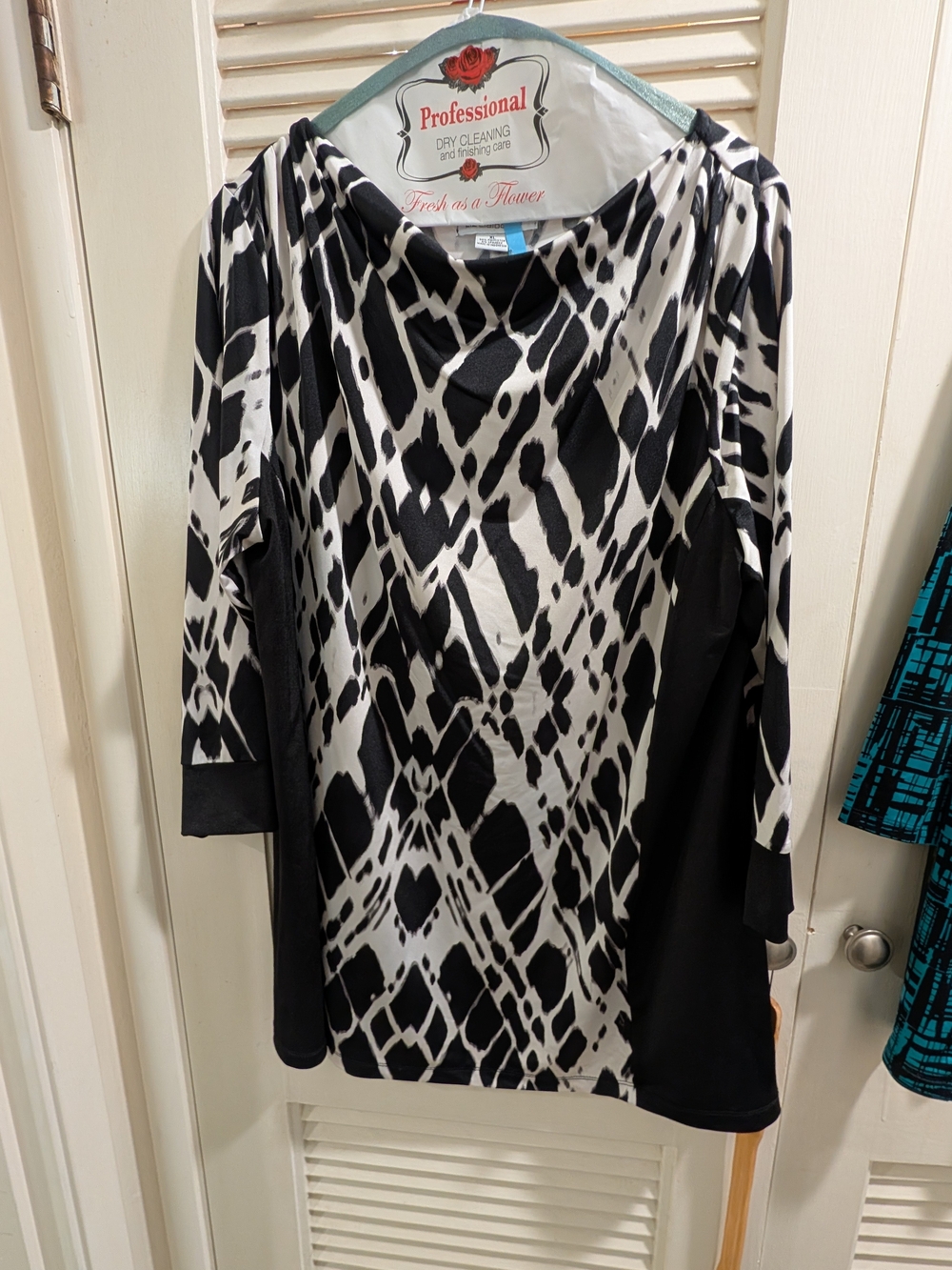 Liz Claiborne Black and White Abstract Print Long Sleeve Dress